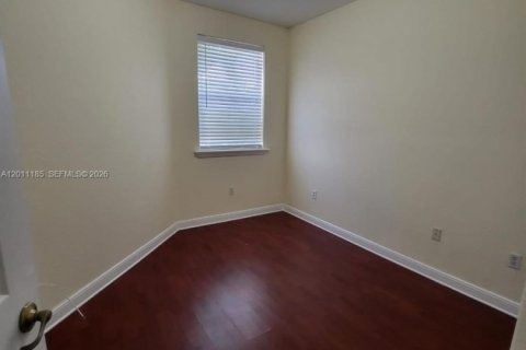 Condominio en alquiler en Doral, Florida, 4 dormitorios, 176.14 m2 № 2075016 - foto 5