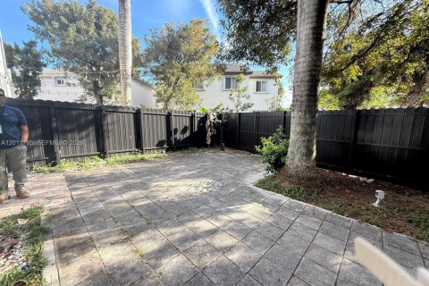 Condominio en alquiler en Doral, Florida, 4 dormitorios, 176.14 m2 № 2075016 - foto 19
