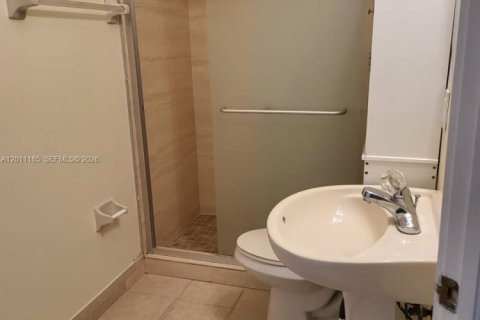 Condominio en alquiler en Doral, Florida, 4 dormitorios, 176.14 m2 № 2075016 - foto 13