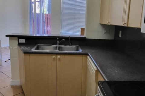 Condominio en alquiler en Doral, Florida, 4 dormitorios, 176.14 m2 № 2075016 - foto 8