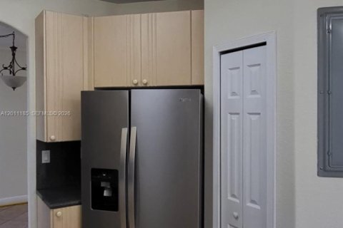 Condominio en alquiler en Doral, Florida, 4 dormitorios, 176.14 m2 № 2075016 - foto 9