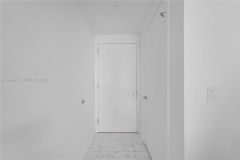 Condominio en venta en Miami, Florida, 1 dormitorio, 79.34 m2 № 2088970 - foto 5