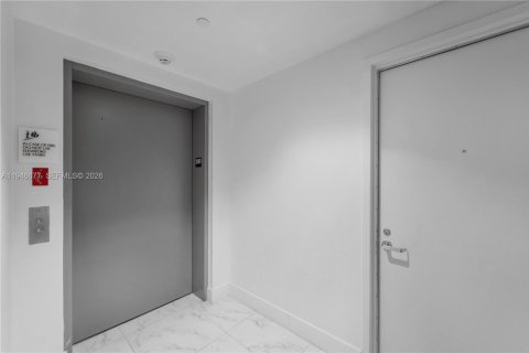 Condominio en venta en Miami, Florida, 1 dormitorio, 79.34 m2 № 2088970 - foto 3