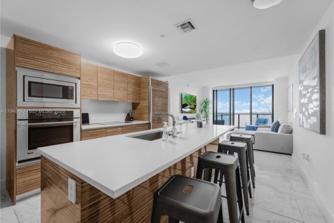 Condominio en venta en Miami, Florida, 1 dormitorio, 79.34 m2 № 2088970 - foto 9