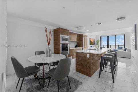 Condominio en venta en Miami, Florida, 1 dormitorio, 79.34 m2 № 2088970 - foto 11