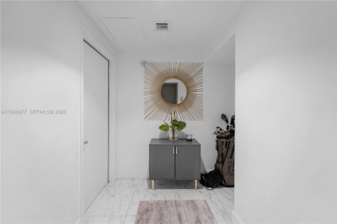 Condominio en venta en Miami, Florida, 1 dormitorio, 79.34 m2 № 2088970 - foto 4