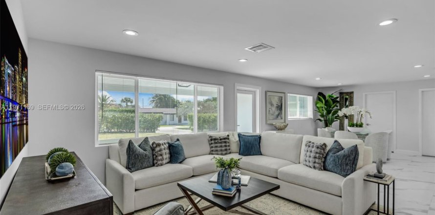 House in Boca Raton, Florida 4 bedrooms, 195.19 sq.m. № 2032732