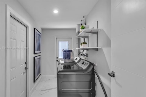 House in Boca Raton, Florida 4 bedrooms, 195.19 sq.m. № 2032732 - photo 17