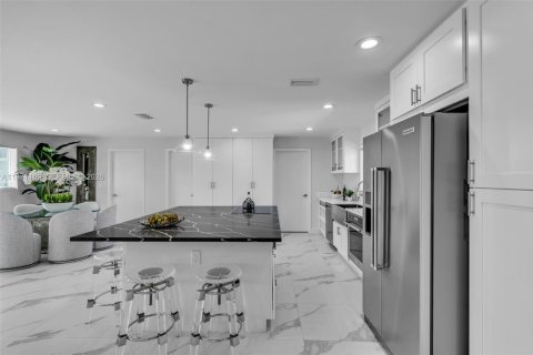 House in Boca Raton, Florida 4 bedrooms, 195.19 sq.m. № 2032732 - photo 10