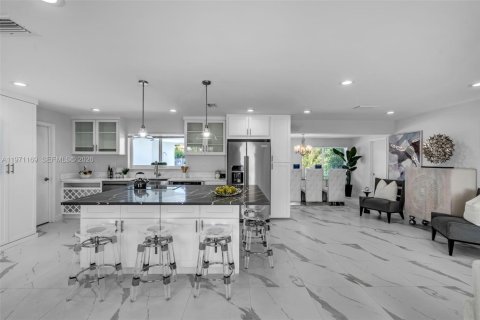 House in Boca Raton, Florida 4 bedrooms, 195.19 sq.m. № 2032732 - photo 3