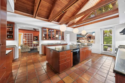 House in Palm Beach, Florida 4 bedrooms, 611.85 sq.m. № 2262224 - photo 21