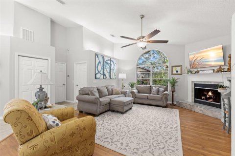 House in New Port Richey, Florida 3 bedrooms, 219.99 sq.m. № 2116184 - photo 13