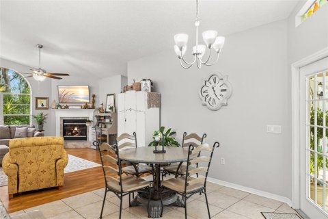 House in New Port Richey, Florida 3 bedrooms, 219.99 sq.m. № 2116184 - photo 16