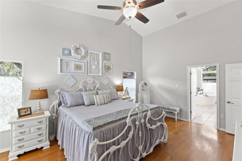 House in New Port Richey, Florida 3 bedrooms, 219.99 sq.m. № 2116184 - photo 22