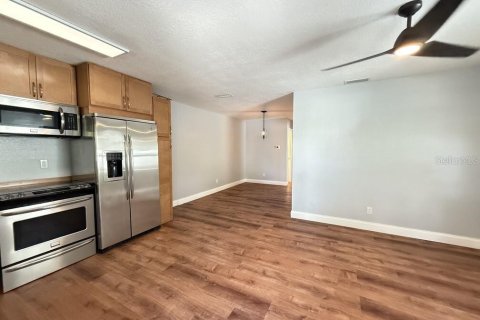 Apartamento en alquiler en Tampa, Florida, 2 dormitorios, 69.86 m2 № 1870669 - foto 4