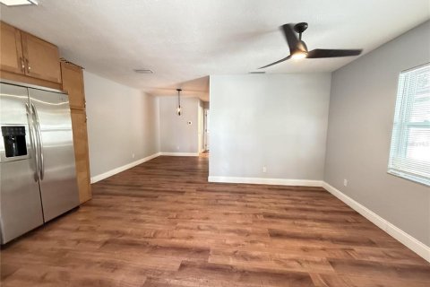 Apartamento en alquiler en Tampa, Florida, 2 dormitorios, 69.86 m2 № 1870669 - foto 5