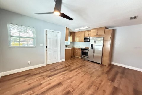 Apartamento en alquiler en Tampa, Florida, 2 dormitorios, 69.86 m2 № 1870669 - foto 3