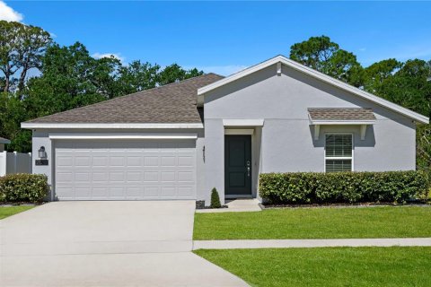 House in Edgewater, Florida 3 bedrooms, 143.07 sq.m. № 1652378 - photo 1