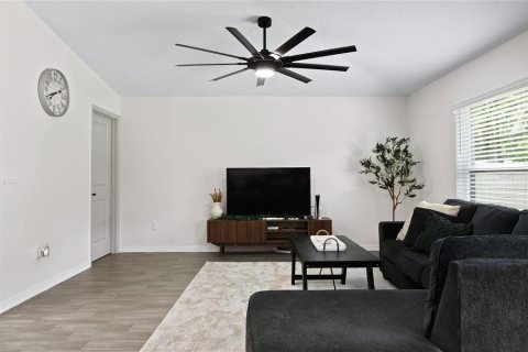 House in Edgewater, Florida 3 bedrooms, 143.07 sq.m. № 1652378 - photo 11
