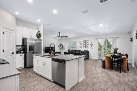 House in Edgewater, Florida 3 bedrooms, 143.07 sq.m. № 1652378 - photo 7