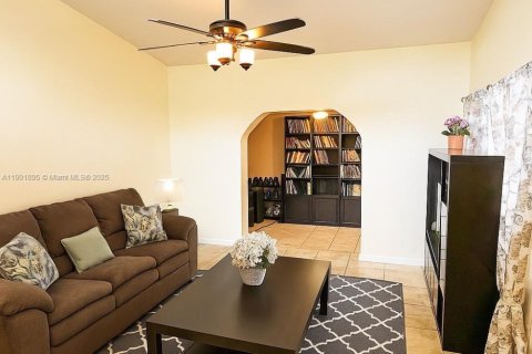 Casa en venta en Hollywood, Florida, 3 dormitorios, 205.96 m2 № 1954955 - foto 16