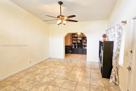 Casa en venta en Hollywood, Florida, 3 dormitorios, 205.96 m2 № 1954955 - foto 19