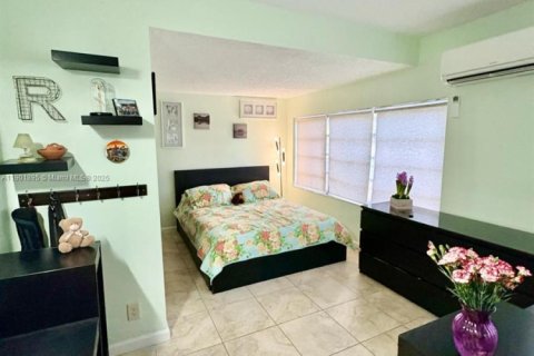 Casa en venta en Hollywood, Florida, 3 dormitorios, 205.96 m2 № 1954955 - foto 14