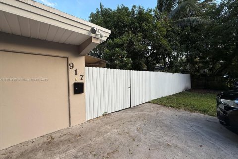 Casa en venta en Hollywood, Florida, 3 dormitorios, 205.96 m2 № 1954955 - foto 22