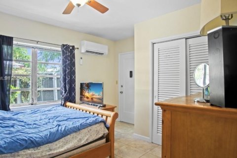 Casa en venta en Hollywood, Florida, 3 dormitorios, 205.96 m2 № 1954955 - foto 12