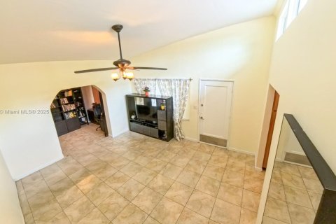 Casa en venta en Hollywood, Florida, 3 dormitorios, 205.96 m2 № 1954955 - foto 9