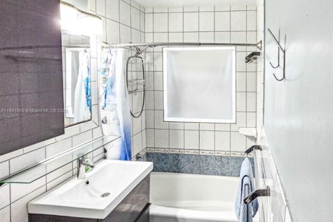 Casa en venta en Hollywood, Florida, 3 dormitorios, 205.96 m2 № 1954955 - foto 7