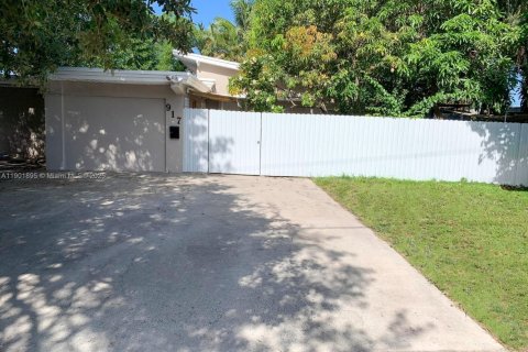 Casa en venta en Hollywood, Florida, 3 dormitorios, 205.96 m2 № 1954955 - foto 10