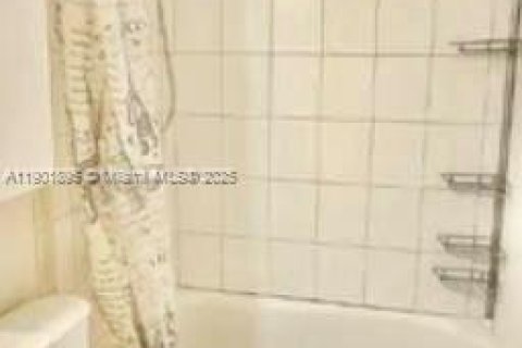 Casa en venta en Hollywood, Florida, 3 dormitorios, 205.96 m2 № 1954955 - foto 18