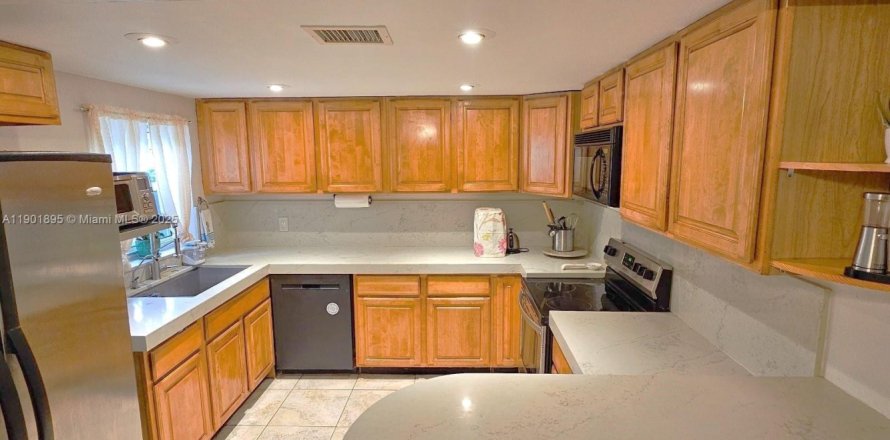 Casa en Hollywood, Florida 3 dormitorios, 205.96 m2 № 1954955