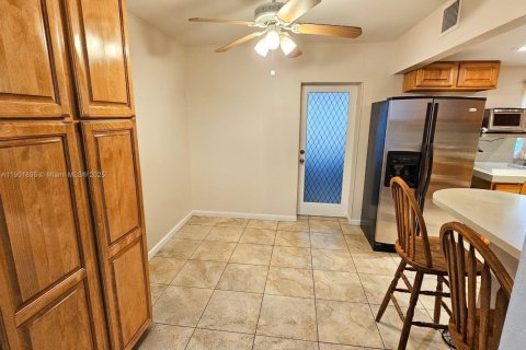 Casa en venta en Hollywood, Florida, 3 dormitorios, 205.96 m2 № 1954955 - foto 8