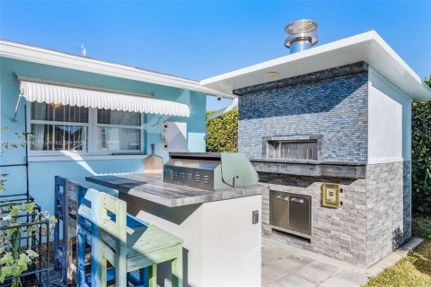 House in Cape Coral, Florida 2 bedrooms № 1971855 - photo 13