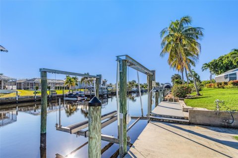 House in Cape Coral, Florida 2 bedrooms № 1971855 - photo 17