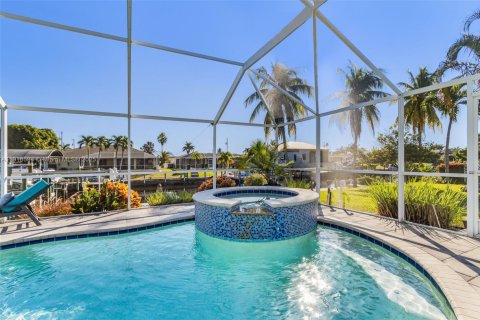 House in Cape Coral, Florida 2 bedrooms № 1971855 - photo 12