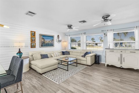 House in Cape Coral, Florida 2 bedrooms № 1971855 - photo 21