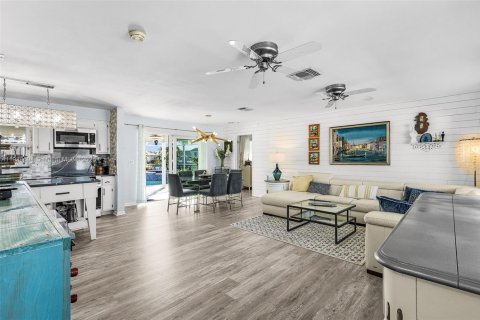 House in Cape Coral, Florida 2 bedrooms № 1971855 - photo 10