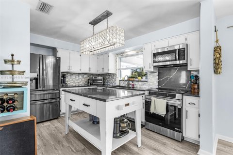 House in Cape Coral, Florida 2 bedrooms № 1971855 - photo 8