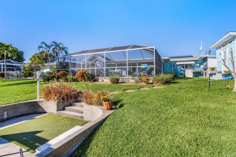 House in Cape Coral, Florida 2 bedrooms № 1971855 - photo 18