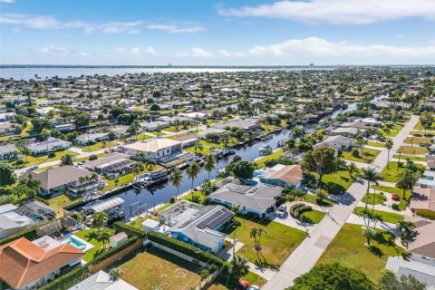 House in Cape Coral, Florida 2 bedrooms № 1971855 - photo 4