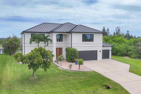 Villa ou maison à Port Charlotte, Floride 4 chambres, 283.91 m2 № 2306230