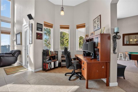 House in Miramar, Florida 5 bedrooms, 344.39 sq.m. № 2042277 - photo 21