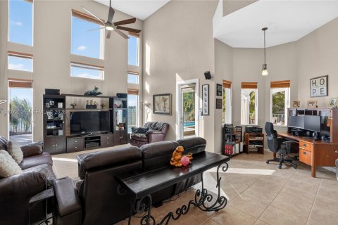 House in Miramar, Florida 5 bedrooms, 344.39 sq.m. № 2042277 - photo 19