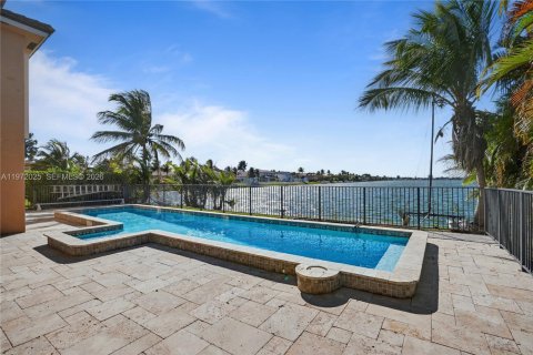 House in Miramar, Florida 5 bedrooms, 344.39 sq.m. № 2042277 - photo 10