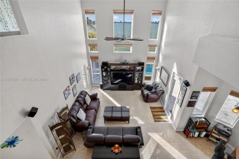 House in Miramar, Florida 5 bedrooms, 344.39 sq.m. № 2042277 - photo 14