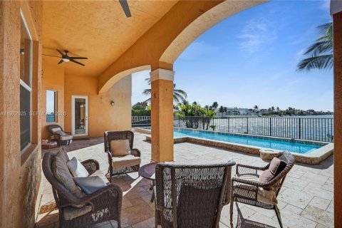 House in Miramar, Florida 5 bedrooms, 344.39 sq.m. № 2042277 - photo 8