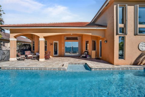 House in Miramar, Florida 5 bedrooms, 344.39 sq.m. № 2042277 - photo 6